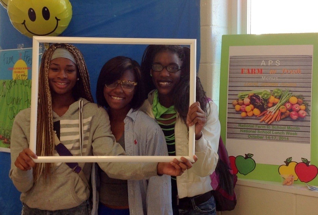 Carver High School students picture a healthy future! 